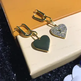 Charm Fashion Lüks Tasarımcı Küpe, 18K Altın Bakır Gömülü Zirkon Klasik Alfabe Kalp Şekillendirme Kupa Küpeleri Kadınlar İçin Küpe, Çar