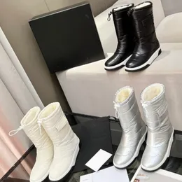 Sapatos de pano impermeáveis femininos clássicos da moda outono e inverno com forro de lã e botas com sola de borracha