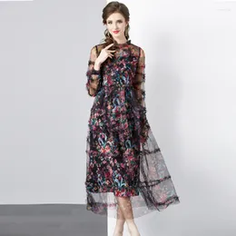 Sukienki swobodne 2023 Autumn Fashion Runway Long Dress Damskie francuskie szwy z szwy z siatki ciężki proces Elegancki odzież żeńska