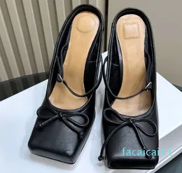 Bow Dress Shoes Square Head Designers Sandálias Top Quality Stiletto Heel Slingbacks Sapatos de Dança de Salto Alto Senhora Charme Bowtie Metal Saltos Designer Sapato