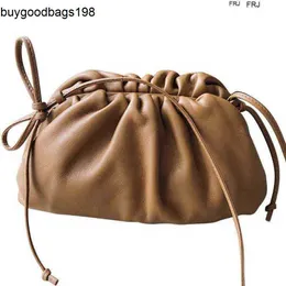 BottegassVenetas Bags Pouch Wrinkled Cloud 2023 New Chaowang Red Dumpling One Shoulder Messenger Versatile Hand Leather Womens Have Logo