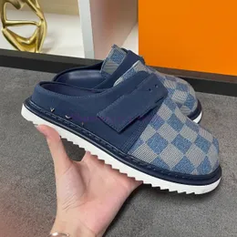 Sandalo di design accogliente comfort pantofole da mulo di lusso da donna da uomo zoccolo in pelle di pelliccia sandali muli piatto moda inverno caldo scivoli a filo cinturino regolabile