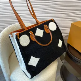 Sacola de shearling de esqui Coud Bolsa de compras feminina Bolsa de designer Teddy Bolsa de ombro único Bolsa de lã de cordeiro Bolsa de axila Sofr Couro Alça superior Hardware dourado 4 cores