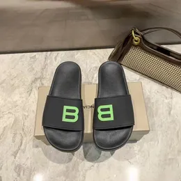 Дизайнерские тапочки унисекс для женщин и мужчин, летние роскошные комфортные плоские сандалии для бассейна, резиновые сандалии с 3D бежево-черными сандалиями с двойной буквой B