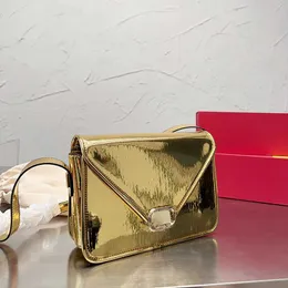 Designväska crossbody väska för kvinnor läderdesign handväskor elegant arbete axelväska v-form messenger väskor män slingväskor