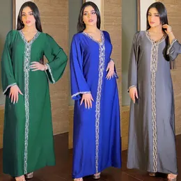 Etniska kläder Dubai Abaya för mlim kvinnor klär diamanter band trim v-ringning kaftan marockansk mantel 2023 ramadan femme turkiska kvällsklänningar