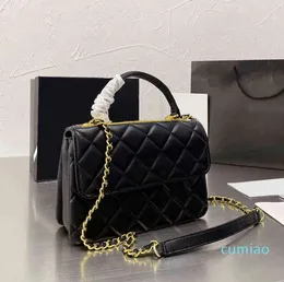 Cuero de piel de becerro Bolsos de moda Asa superior Bolso acolchado Matelasse Cadena Cruz Cuerpo Hombro Solapa clásica Gran capacidad Diseñador famoso Carteras