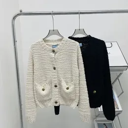 1025 2023 pista outono marca mesmo estilo camisola manga longa tripulação pescoço cardigan preto branco roupas de moda alta qualidade das mulheres qianxi