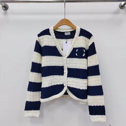 1022 2023 Подиумная осень, брендовый свитер в одном стиле с длинным рукавом, V-образным вырезом, кардиган, синий, розовый, белый, модная одежда, женская одежда высокого качества qianli