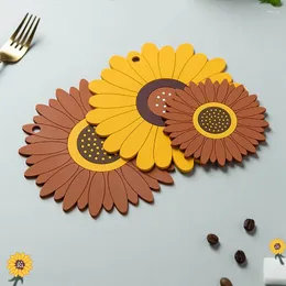 Table Mats Sunflower Shape Placemats Home Decor Washable Easy-To-Clean Hangable PVC Heat Resistant Pot Bowl Coasters Kitchen Accessories