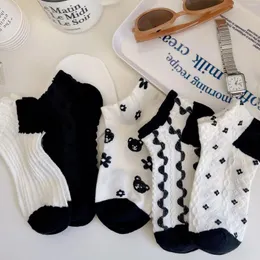 Women Socks 5 par Korea Vintage Jacquard Classic Black White Short Harajuku Retro Skarpetkie Damski Girls Ankel Sox Summer