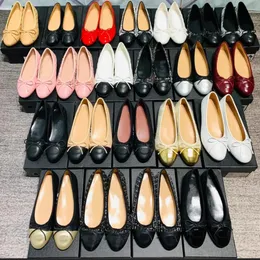 파리 새로운 고급 디자이너 신발 블랙 핑크 플랫 신발 퀼트 가죽 발레 신발 둥근 발가락 여자 공식 가죽 신발 럭셔리