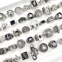 Hela 50st Lot Punk Gothic Crown Ag Rings för män och kvinnor blandar stilar Black Glaze Antik Silvely Vintage Jewely Gift Alloy263b