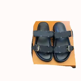Sandali con ciabatte stile coppia Pantofole da spiaggia FlatBott in vernice Pantofole di design di lusso Modello classico Modello Coppie Altezza Colori Spedizioni in scatola gratuite