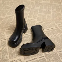 Erhöhte Martin-Stiefel mit dicker Sohle für Kinder 2023 Neue Frühlings- und Herbst-Einzelstiefel mit hohem Absatz und kurzen Stiefeln für Frauen Koreanische kleine Stiefeletten 231026