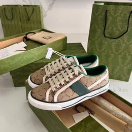 テニス1977 Canvas ShoesデザイナースニーカーJacquard Denim Luxury Women Men Green Red Web Stripe Embroidery FlatsカジュアルトレーナーC102601