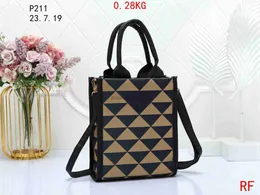 Borse a tracolla PETIT SAC PLAT Borsa a mano Borsa a tracolla a triangolo Pochette Luxuries Borsa a mano da donna di design Pochette in pelle Borsa a tracolla Messenger Borsa mobile