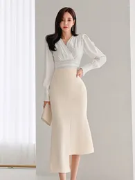 Vestidos de trabalho primavera outono moda coreana 2 peças roupas mulheres branco com decote em v espartilho tops camisa blusa femme cintura alta midi saia mujer conjunto