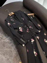 Sonbahar Siyah Çiçek Baskı İki Parçalı Pantolon Setleri Uzun Kollu Çentikli-Lapel tek göğüslü Blazers Üstü Flare Pantolon Pantolon Set İki Parçalı Takım O3O072713