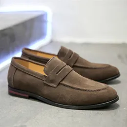 Sapatos de vestido apartamentos homens tamanho grande camurça sólida casual moda mocassins deslizamento em masculino leve condução calçado de salto plano 231026