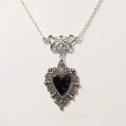 Chokers Sacred Heart Necklace Jewelry Black Color Gothic Memento Mori Burning Pendant 231025