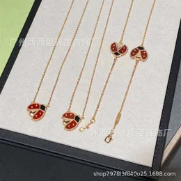 Designer Vanly Cleefly Necklace S925 Sterling Silver Four Leaf Grass Ladybug Necklace Rose Gold Red Jade Medal White Fritillaria Beetle Plum Blossom Collar Chain Chain