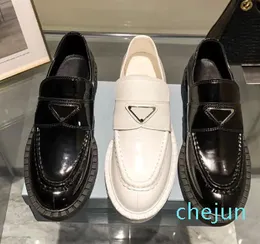 luxe Designer Dress Platte dames casual schoenen laag leer Metalen gesp Zwart wit