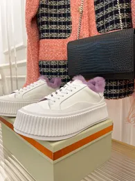 유럽 ​​고급 제품 디자이너 가을과 겨울 클래식 클래식 두꺼운 단독 양모 비스킷 작은 흰색 신발