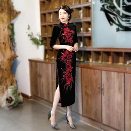 エスニック衣類Sheng Coco Flowers Embroidery Crafts Chinese Dress Cheongsam long Velvet Memale Vintage Vestidos 4xl China