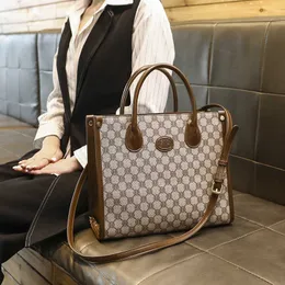 Torebki torebki na ramię o dużej pojemności i wszechstronności nowy styl do pracy damskiej ręki trzymana torba torebki
