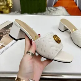 2023 New Women's High Heel tofflor Designer Sandaler för kvinnor Läder Fashion Sexig broderad Summer Chunky Hel Sands 6.5cm med lådskivor0
