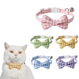 Plaid Bowtie Cat Collars Breakaway Bow Tie Fashion Halloween Xmas Collar med Bell Pet Collar för bröllop födelsedagsfest Tillbehör Q669