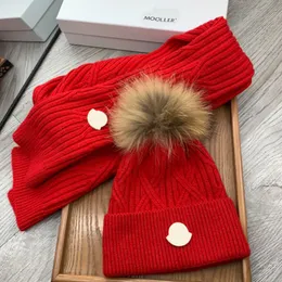 Fashion Fluffy Beanie Hat and Scalf Set Luksusowe czapki mężczyzn Mężczyznę Kobiety luksusowe projektanty szaliki rękawiczki zimowe szaliki