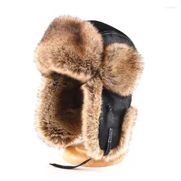 Berets 2023 Faux Fur Earflaps kapelusze Zima zagęszcza ciepła skórzana bombowca dla mężczyzn kobiet na zewnątrz wiatrowoodporne pluszowe czapki Leifeng