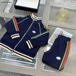 New Kids Tracksuits Apricot Stripe Retro Design Baby Sports Size 90-160 Långärmad blixtlåsjacka och byxor Oct25