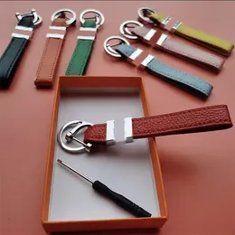 حقيبة Portachiavi مصمم سلسلة مفاتيح رجالي السيارات الفاخرة Keyring Lanyard Womens Buckle Leather Ceychains Wallet Accessories Multicolor PJ094