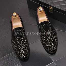 2023 Black Rhinestone Shoes Men Loafers Gold Spiked Nitets formella män Casual Shoes Wedding Party Dress Shoes Män lägenheter Slip On Loafers
