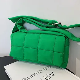 Kvällspåsar fast färg nylon tyg axel crossbody fyrkant för kvinnor 2023 kvinnors designer liten flik handväska kvinna