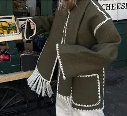Wełniane mieszanki wełny supernowo -jesienne i zimowe szalik z frędzlami luźne haftowany płaszcz dla kobiet 230288