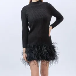 Robes décontractées robe en laine avec véritable fourrure d'autruche fourrure pour la fête 2023 couleur noire classique avec col haut manches longues automne
