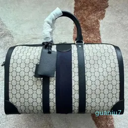 Toptan Büyük Kapasiteli Duffle Bag Zincir Seyahat Çantaları Açık Mekan Orijinal Deri Polyester Düz Baskı Stripes Mektubu