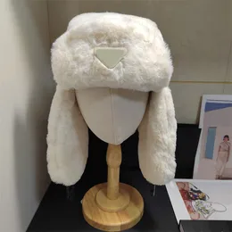 Lüks Tasarımcı Kış Peluş Şapkalar Moda Marka Kapakları Erkek Kadın Kış Kulağı Koruma Kalınlaştırılmış Rüzgar Geçirmez ve Sıcak Günlük Şapka Açık Kamp Şapkası