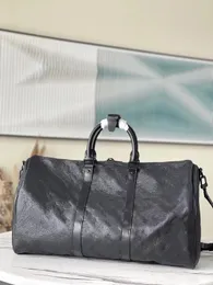 Czarne wytłaczanie luksusowe mody mężczyzn kobiety torba podróżna torba, marka designigenuine skórzane torebki o dużej pojemności torba sportowa z zamkiem