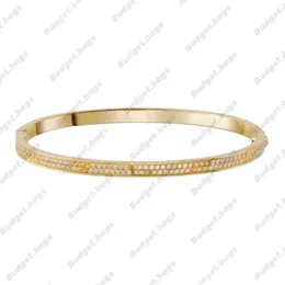 AP Nuovi accessori moda Designer Bracciale in acciaio al titanio Fila Bracciale pieno di diamanti Moda Donna Uomo Bracciali natalizi Gioielli a distanza Regalo Borsa in velluto