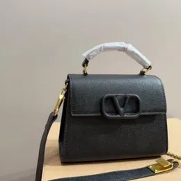 Luxuriöse Designer-Taschen, Umhängetaschen, elegante Tasche, Herren-Damen-Tasche, lässige Leinwand, modische Umhängetasche, modische Echtleder-Valantiuo-Taschen, Kettenschulter, klassische Klappe