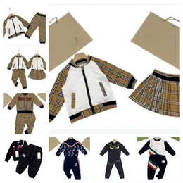 Conjuntos de roupas infantis de 2 a 11 anos BEBÊ meninos meninas vestuário outono inverno padrão crianças designer suéter terno crianças calças com capuz 2 peças conjunto tamanho 90-150 cm D0019