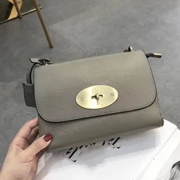 Lily axelväskor designer kvinnor kedja väska mode crossbody brittisk märke satchels crossbody tote messenger