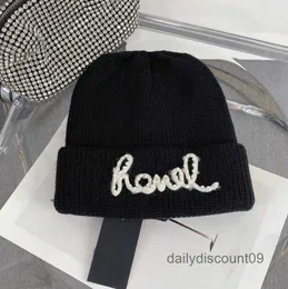 CCITY BEANIE/SKULL CAPS 세련된 디자이너 브랜드 더블 레터 파인애플 스트라이프 자수 럭셔리 유니스 겨울 겨울 흑백 양모 모자 따뜻한 모자