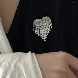 Broşlar moda gümüş renkli püskül kalp kadınlar için unisex shinning rhinestone bakır aşk partisi ofis laple pimleri hediyeler