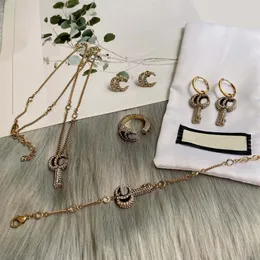 Colar feminino estilo quente, pulseira, brincos, anel, cobre dourado 14K, zircão embutido, colar de designer clássico com alfabeto duplo, joias de alta qualidade, presentes, atacado